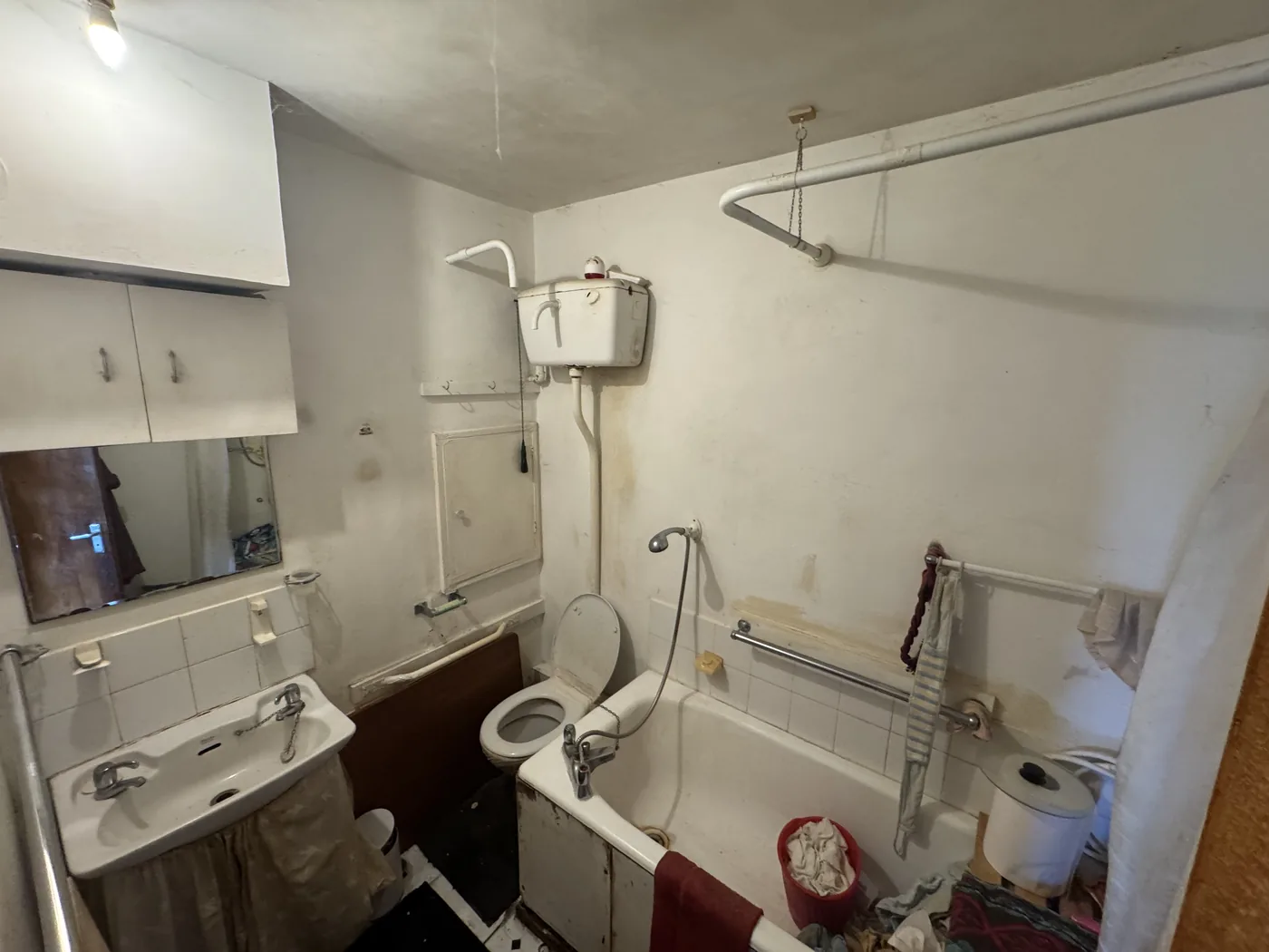 Battersea bathroom before refurbishment